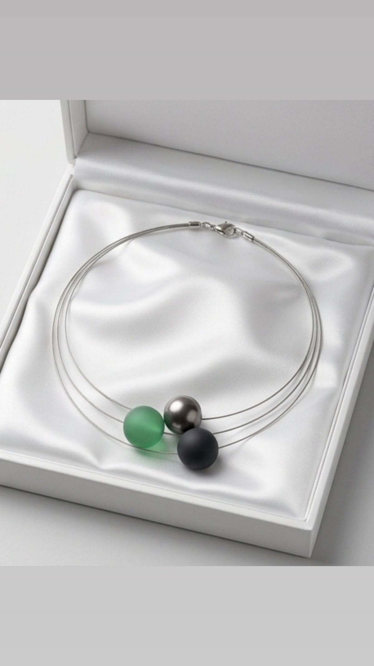 Collier Multi-Rangs 3 Perles — Design Contemporain — Neuf