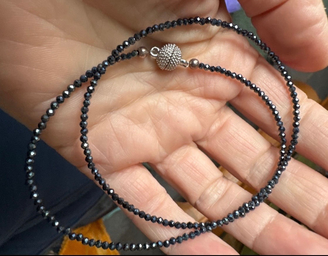 Collier Perles Noires Brillantes — Fait Main — Neuf