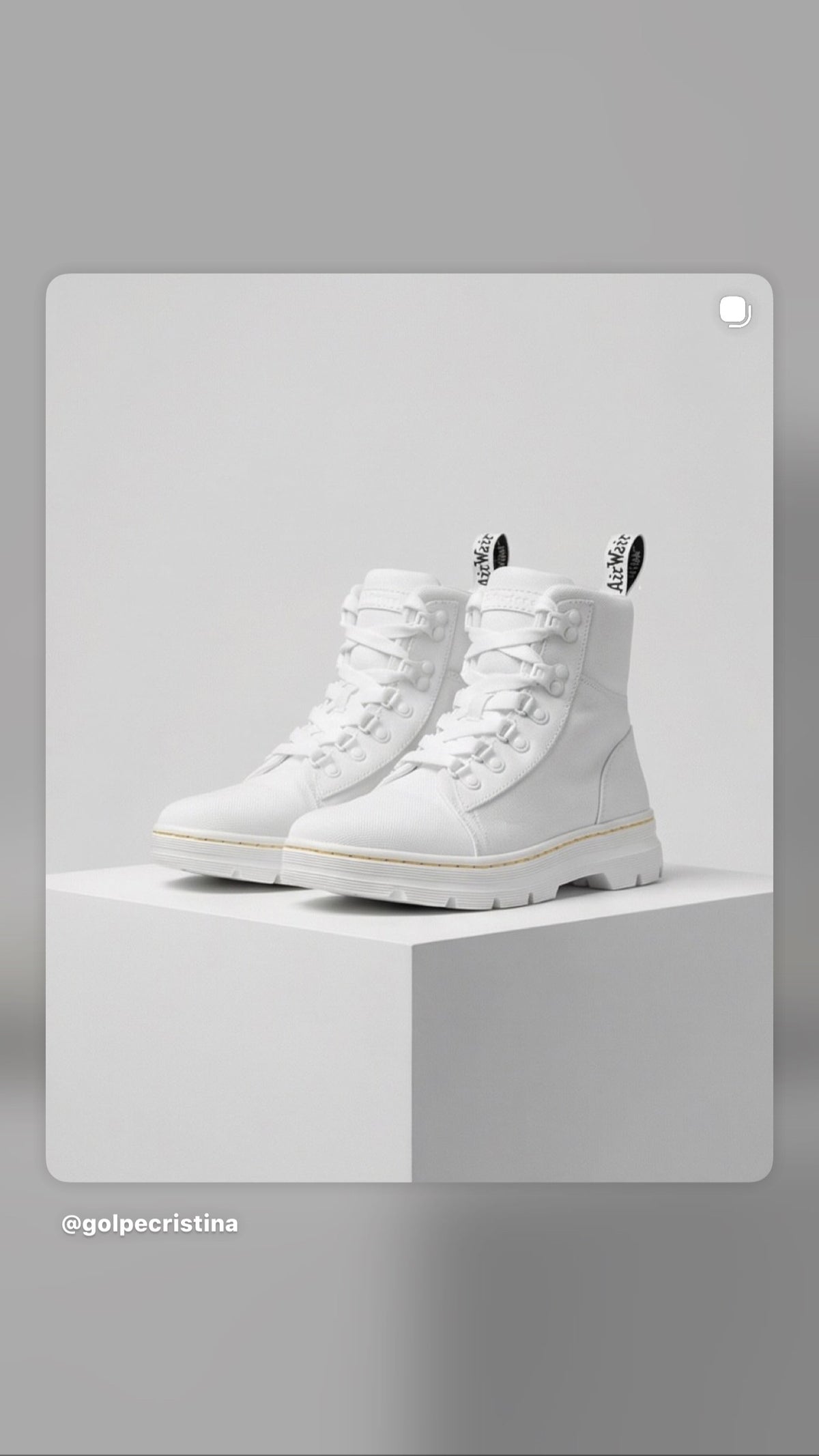 Dr. Martens Blanches — Comme Neuves — Taille 37