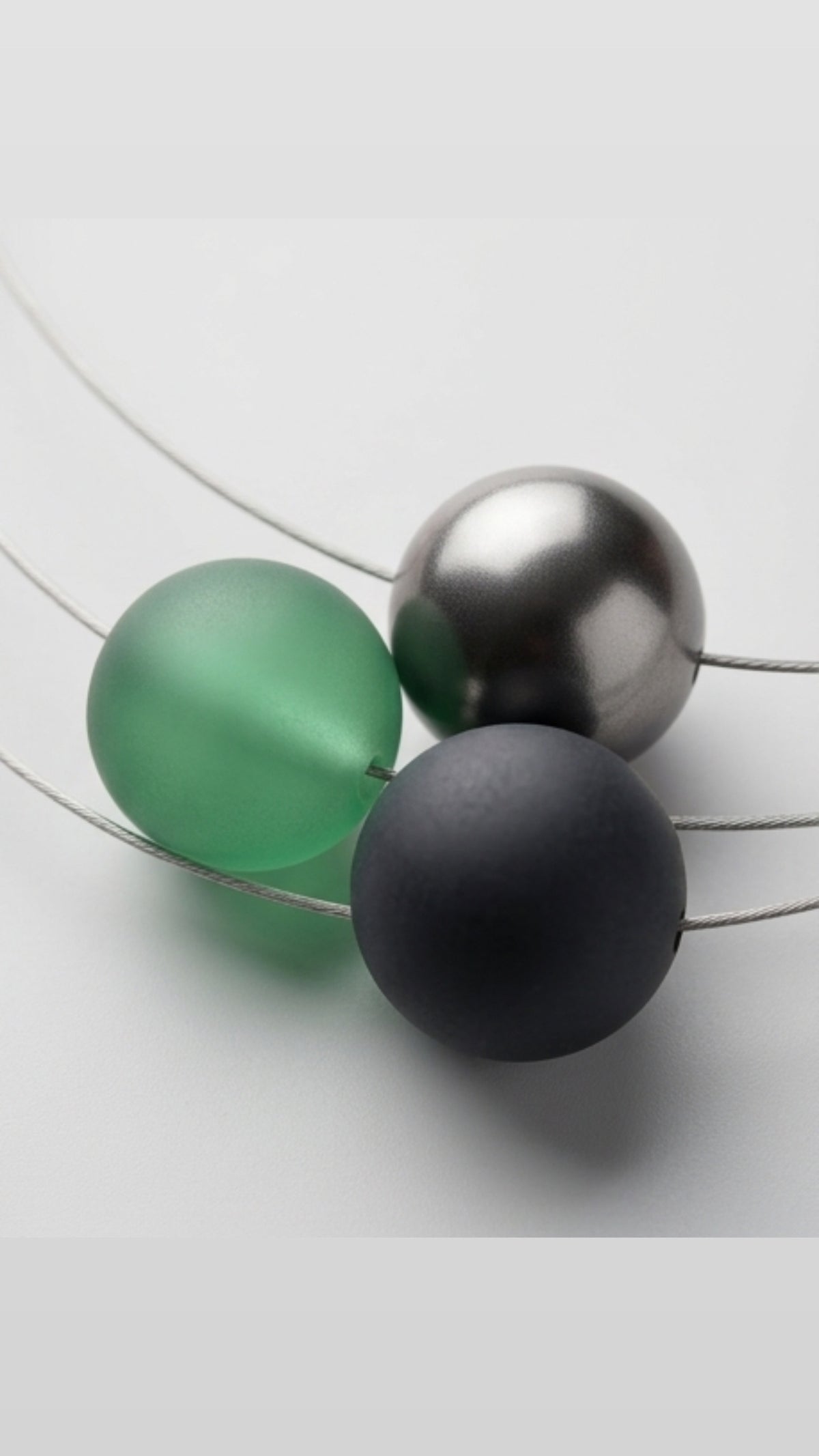 Collier Multi-Rangs 3 Perles — Design Contemporain — Neuf